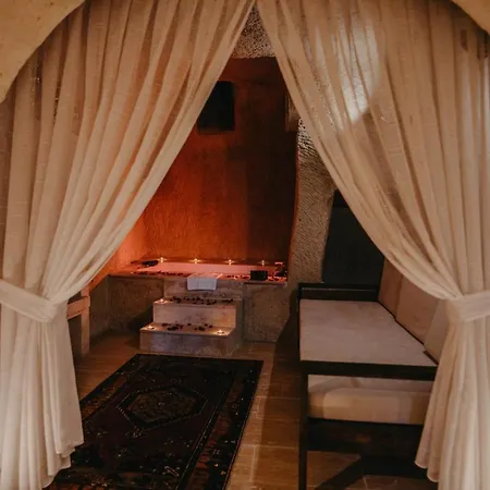فندق مبيت وإفطار Tafana Cave & Stone 4*
