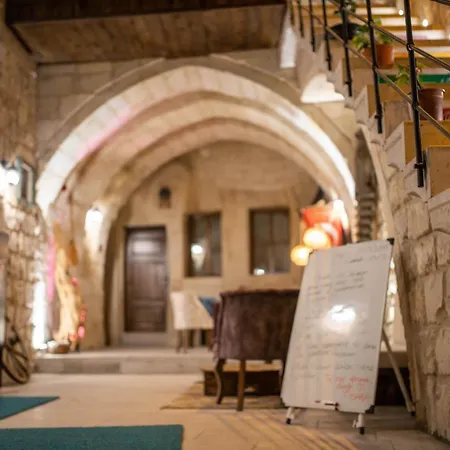 فندق مبيت وإفطار Tafana Cave & Stone 4*