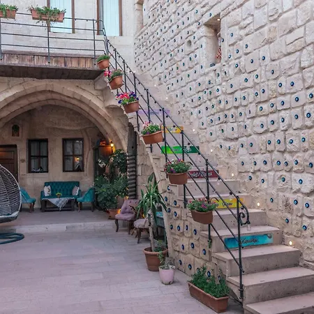 Tafana Cave & Stone Bed & Breakfast