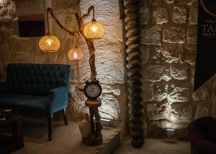 Tafana Cave & Stone Bed & Breakfast